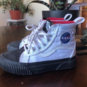 Kids NASA high top Vans